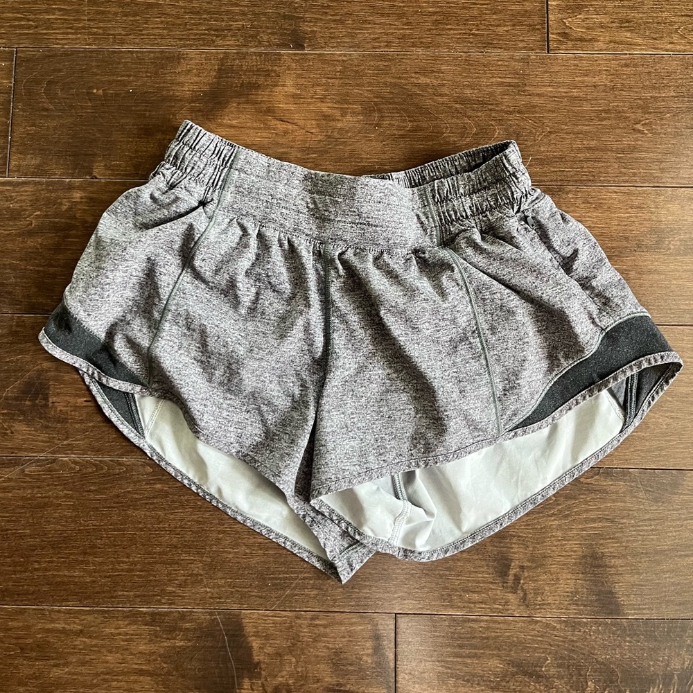 Lululemon Hotty Hot Short 2.5